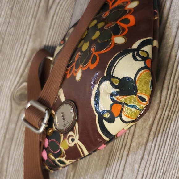 Fossil Key Per brown floral canvas crossbody bag - Picture 3 of 5